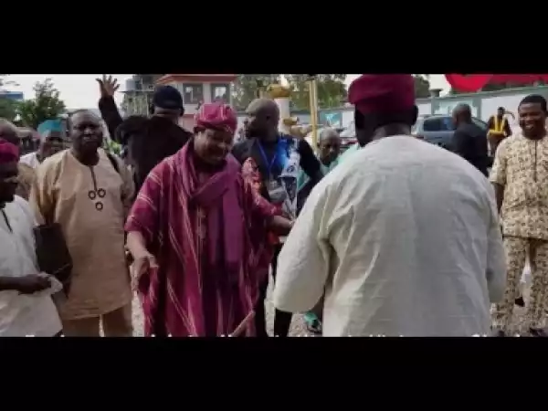 Video: Pasuma Prostrate As Sunny Ade Storms His 50th Birthday Party, Dance,Prays & Advice Him
